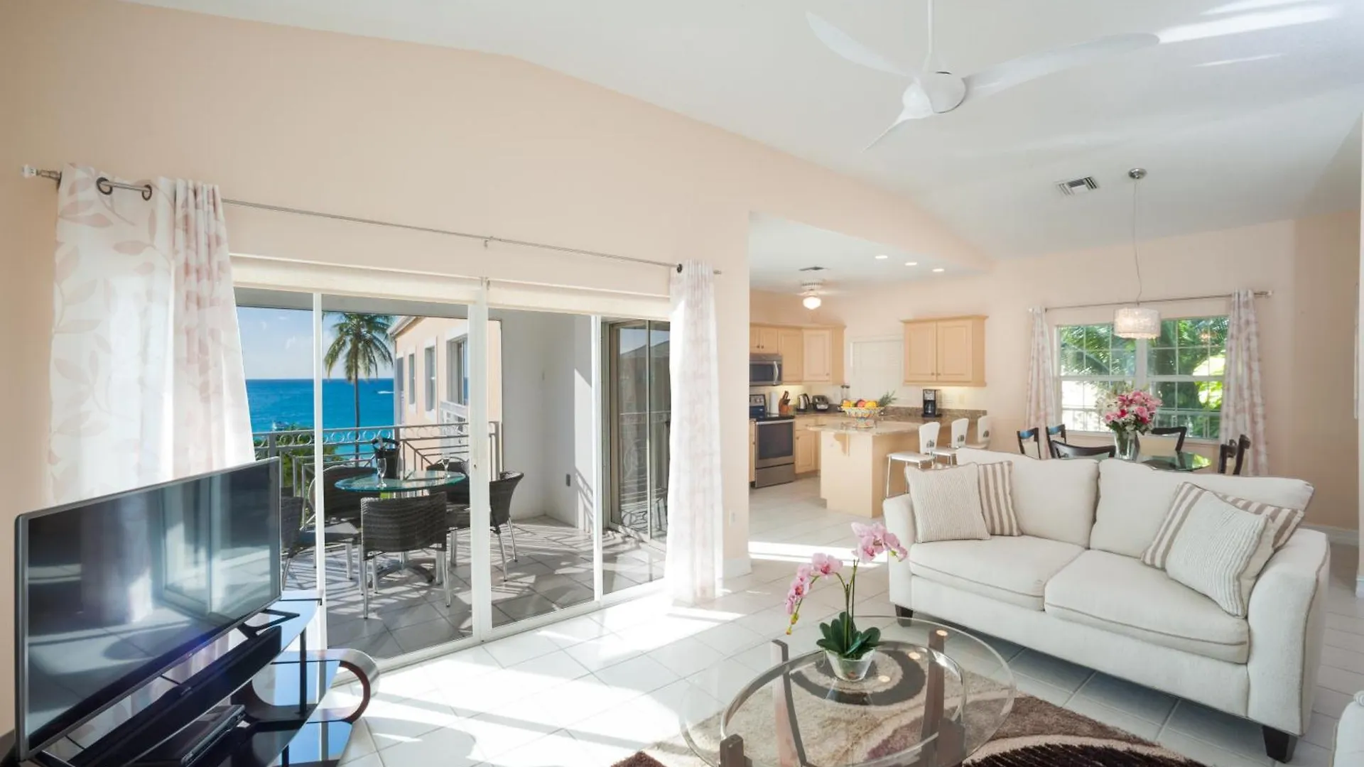 Regal Beach Club George Town 4*,