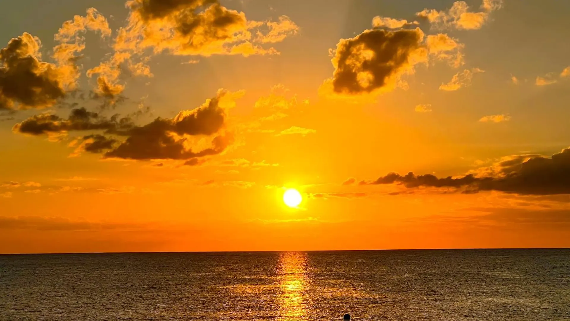 Aparthotel Regal Beach Club George Town