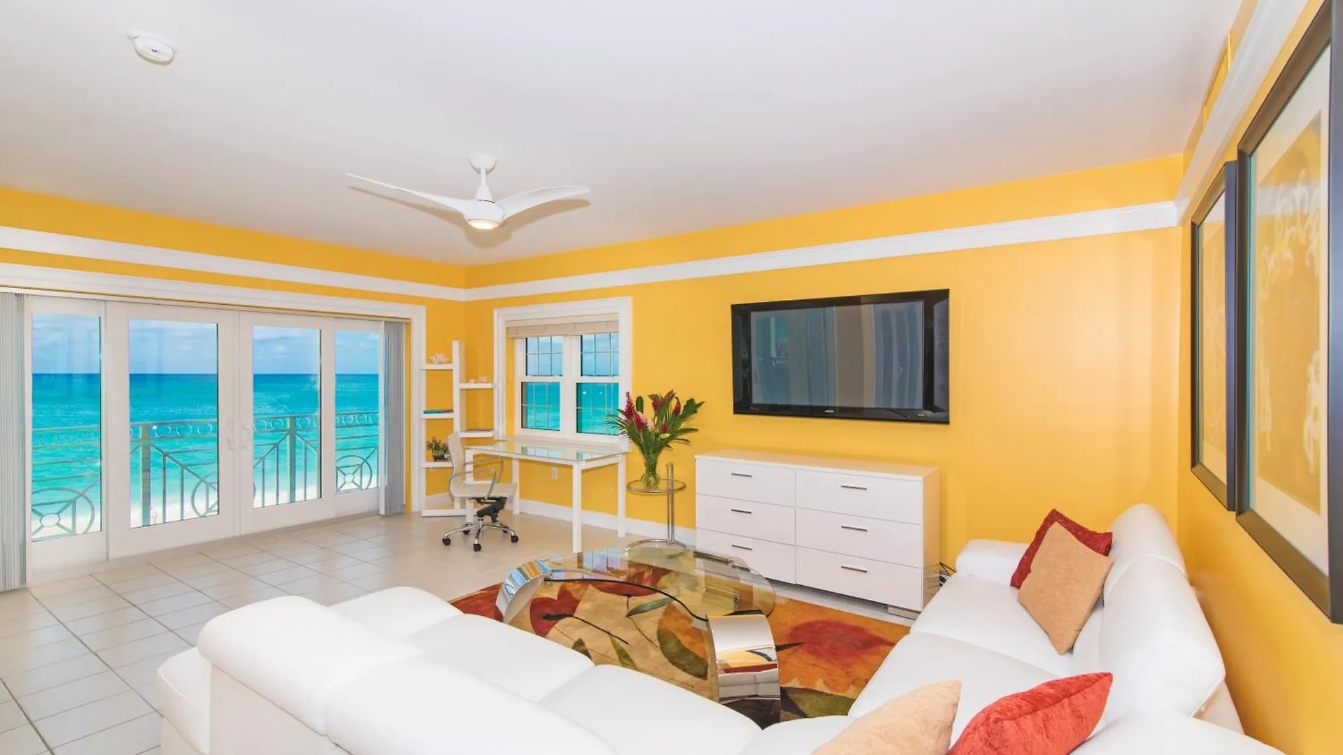 Lägenhetshotell Regal Beach Club George Town