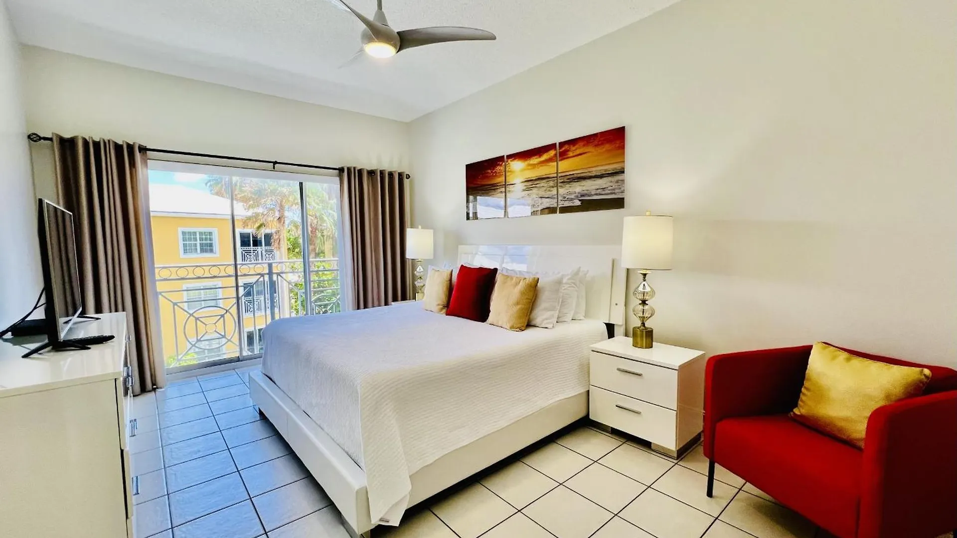Lägenhetshotell Regal Beach Club George Town