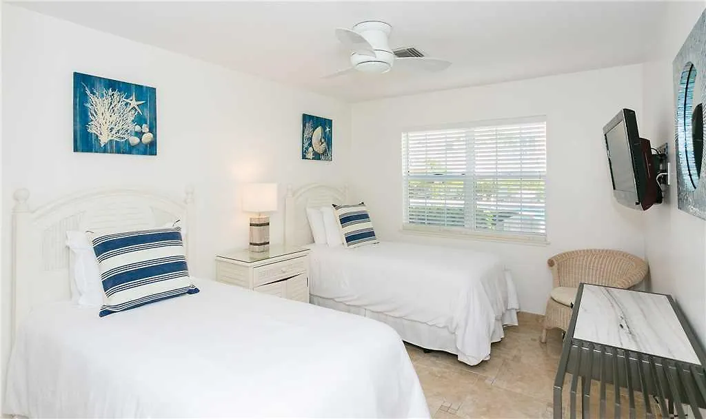 Lägenhetshotell Regal Beach Club George Town